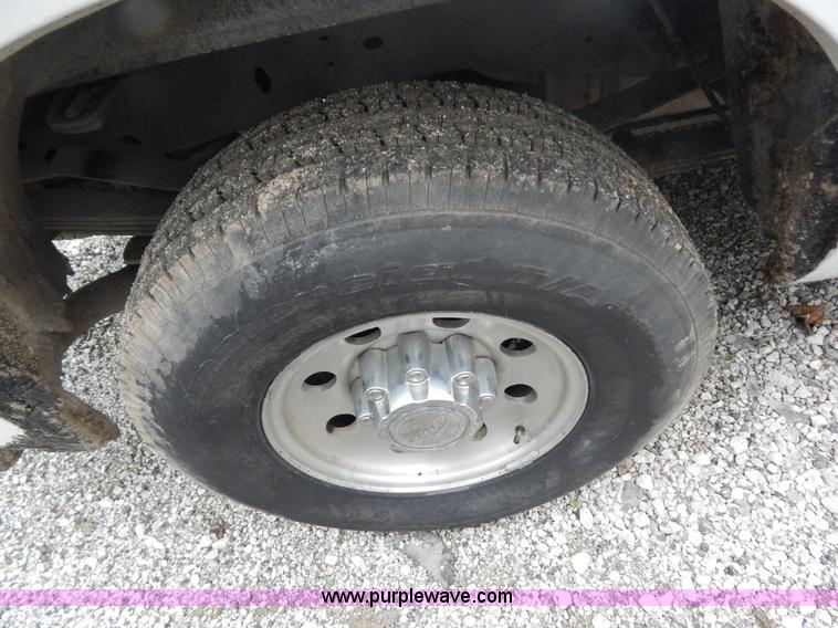 image for item F5020 2001 Ford F250 Super Duty XLT pickup truck