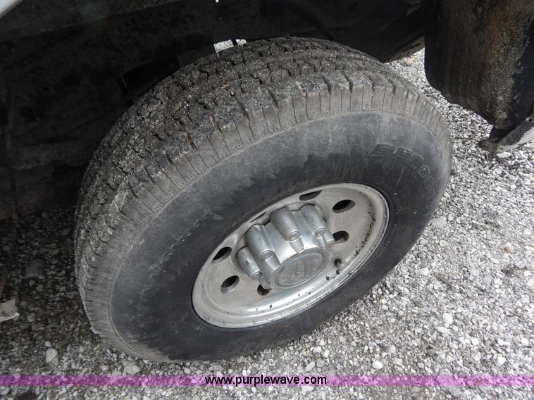 image for item F5020 2001 Ford F250 Super Duty XLT pickup truck