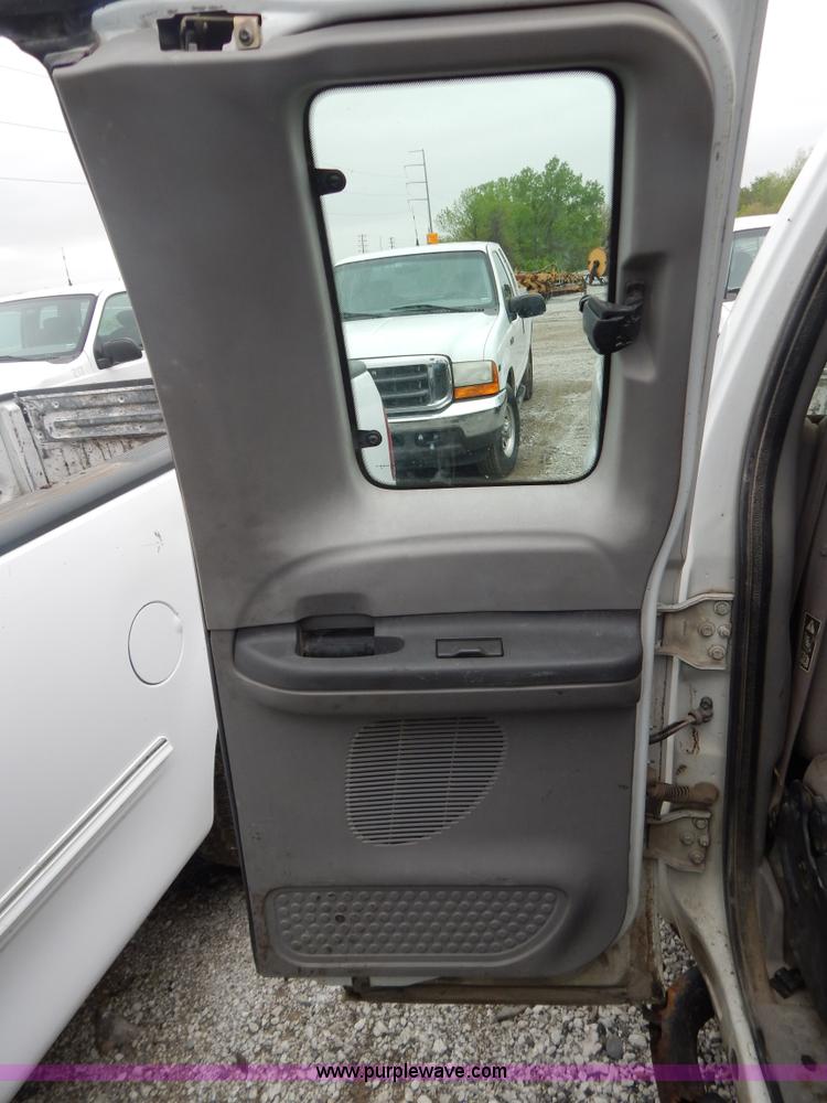 image for item F5020 2001 Ford F250 Super Duty XLT pickup truck