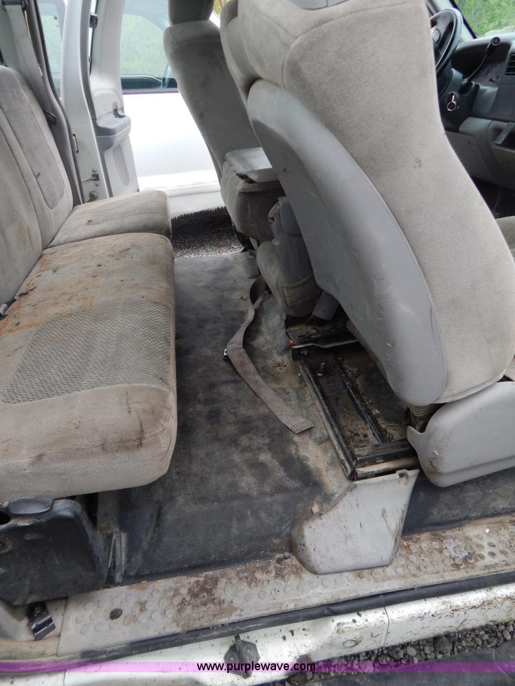 image for item F5020 2001 Ford F250 Super Duty XLT pickup truck