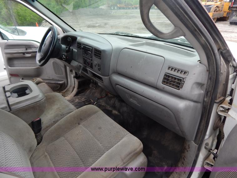 image for item F5020 2001 Ford F250 Super Duty XLT pickup truck