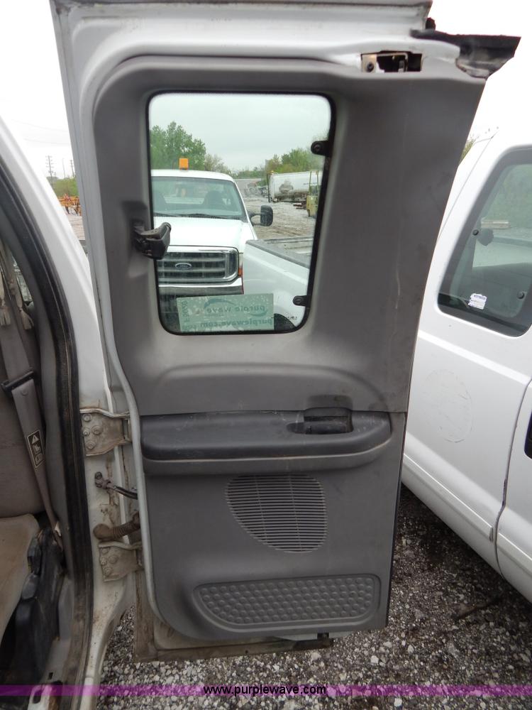 image for item F5020 2001 Ford F250 Super Duty XLT pickup truck