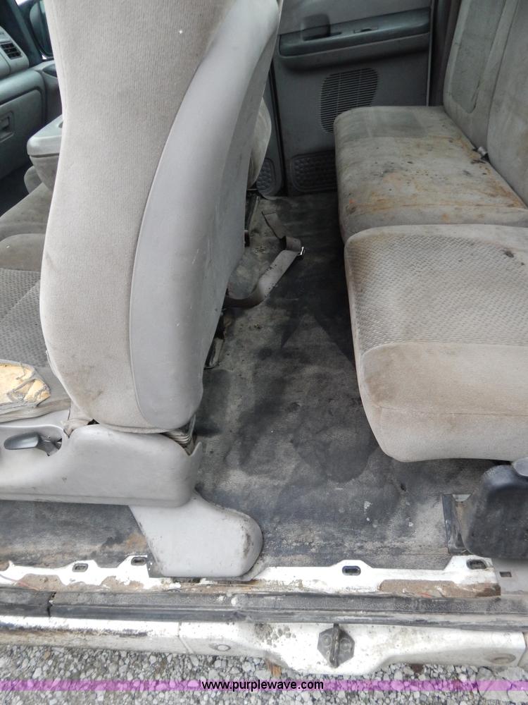 image for item F5020 2001 Ford F250 Super Duty XLT pickup truck