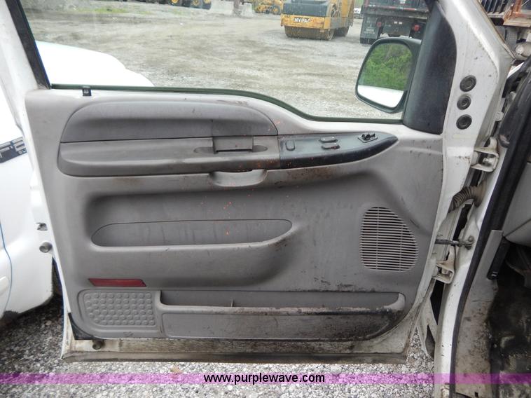 image for item F5020 2001 Ford F250 Super Duty XLT pickup truck