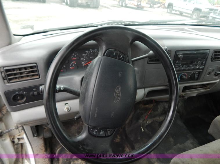 image for item F5020 2001 Ford F250 Super Duty XLT pickup truck