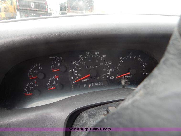 image for item F5020 2001 Ford F250 Super Duty XLT pickup truck