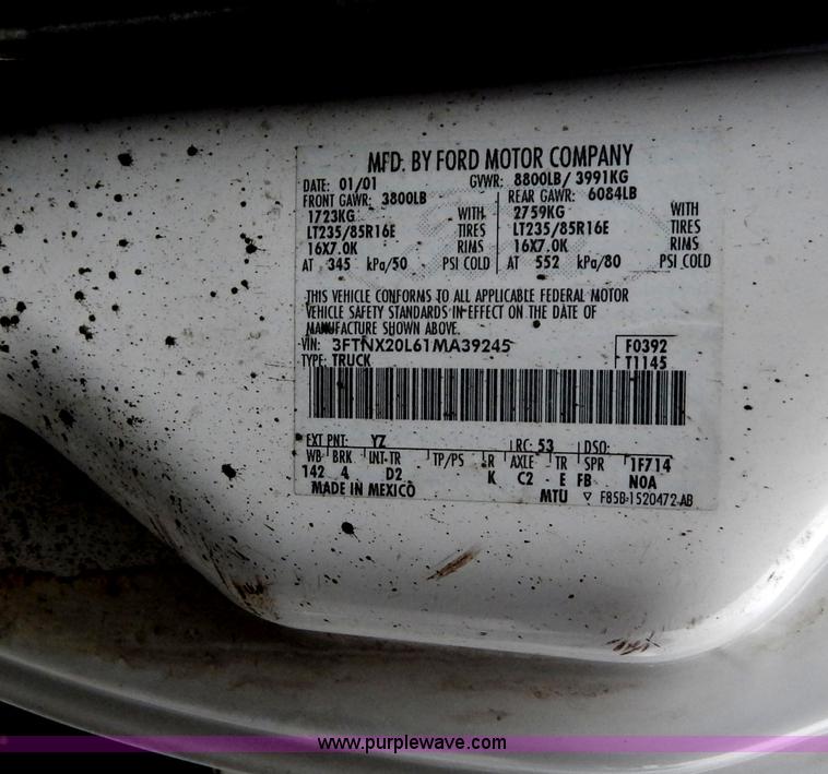 image for item F5020 2001 Ford F250 Super Duty XLT pickup truck