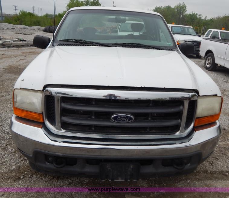 image for item F5021 2001 Ford F250 Super Duty XLT pickup truck