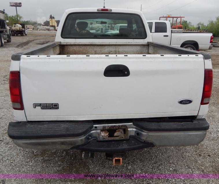 image for item F5021 2001 Ford F250 Super Duty XLT pickup truck