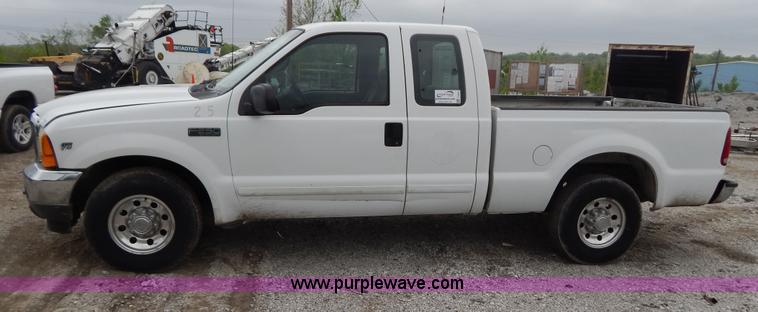 image for item F5021 2001 Ford F250 Super Duty XLT pickup truck
