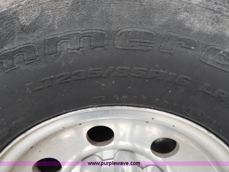 image for item F5021 2001 Ford F250 Super Duty XLT pickup truck