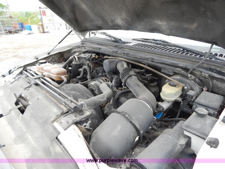 image for item F5021 2001 Ford F250 Super Duty XLT pickup truck