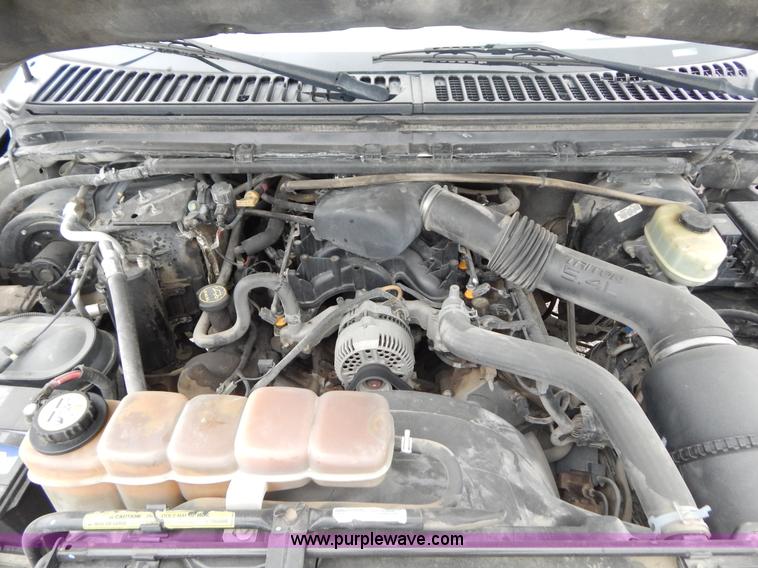 image for item F5021 2001 Ford F250 Super Duty XLT pickup truck