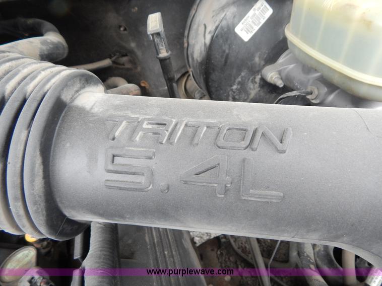 image for item F5021 2001 Ford F250 Super Duty XLT pickup truck