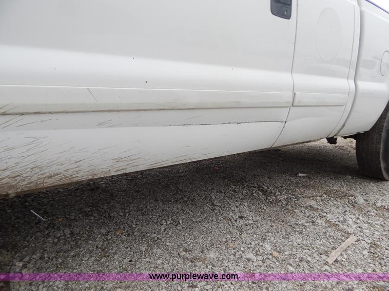 image for item F5021 2001 Ford F250 Super Duty XLT pickup truck