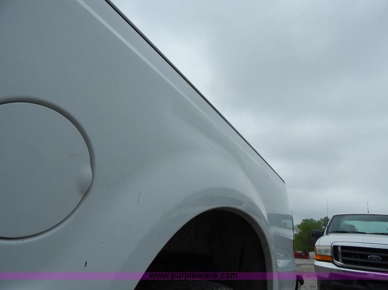 image for item F5021 2001 Ford F250 Super Duty XLT pickup truck