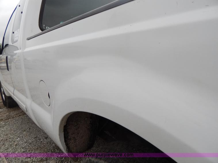 image for item F5021 2001 Ford F250 Super Duty XLT pickup truck