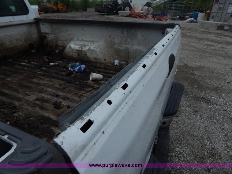 image for item F5021 2001 Ford F250 Super Duty XLT pickup truck