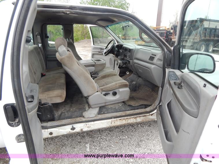 image for item F5021 2001 Ford F250 Super Duty XLT pickup truck