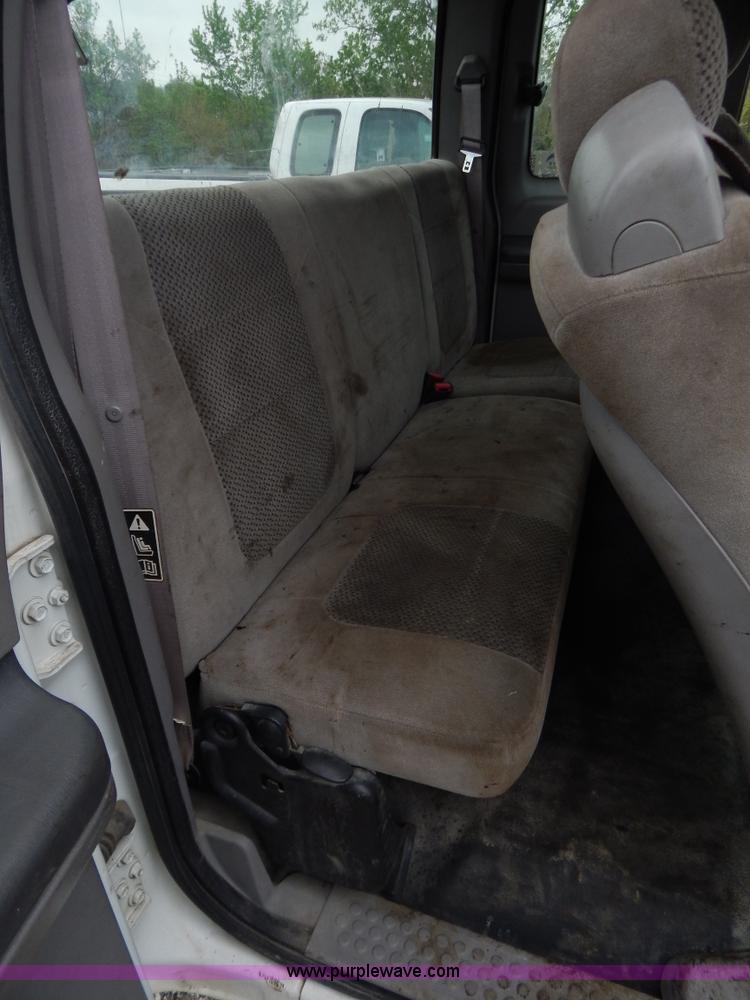 image for item F5021 2001 Ford F250 Super Duty XLT pickup truck