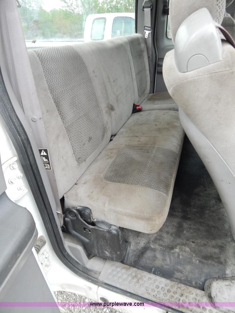 image for item F5021 2001 Ford F250 Super Duty XLT pickup truck