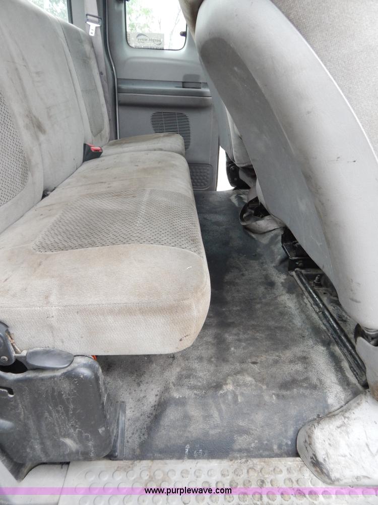 image for item F5021 2001 Ford F250 Super Duty XLT pickup truck