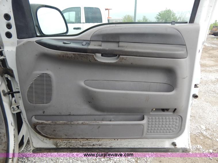image for item F5021 2001 Ford F250 Super Duty XLT pickup truck