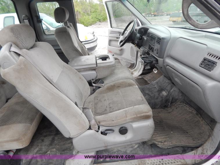 image for item F5021 2001 Ford F250 Super Duty XLT pickup truck