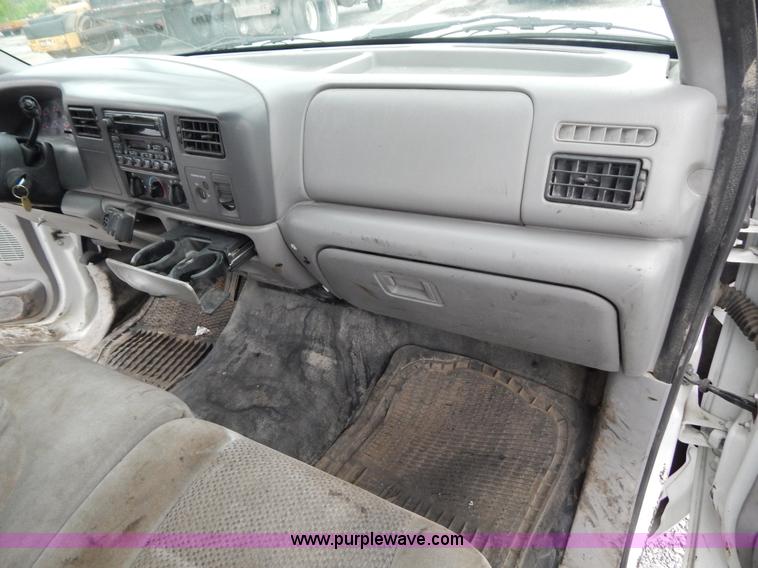 image for item F5021 2001 Ford F250 Super Duty XLT pickup truck