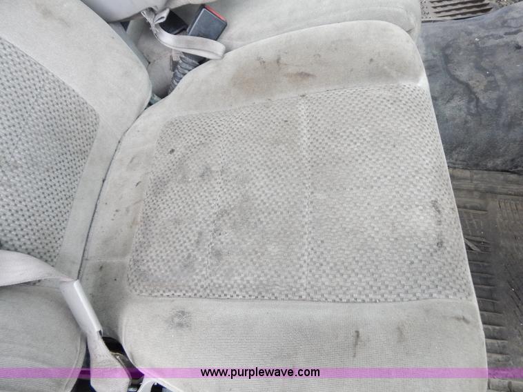 image for item F5021 2001 Ford F250 Super Duty XLT pickup truck