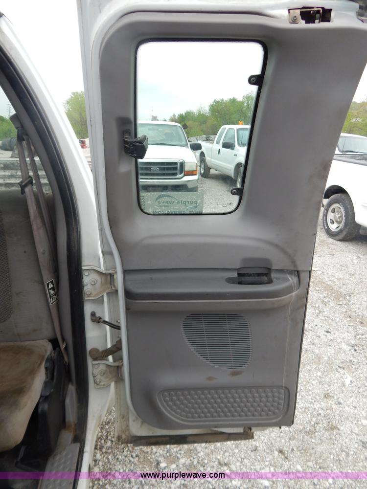 image for item F5021 2001 Ford F250 Super Duty XLT pickup truck