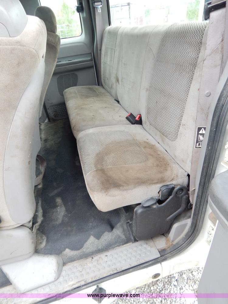 image for item F5021 2001 Ford F250 Super Duty XLT pickup truck