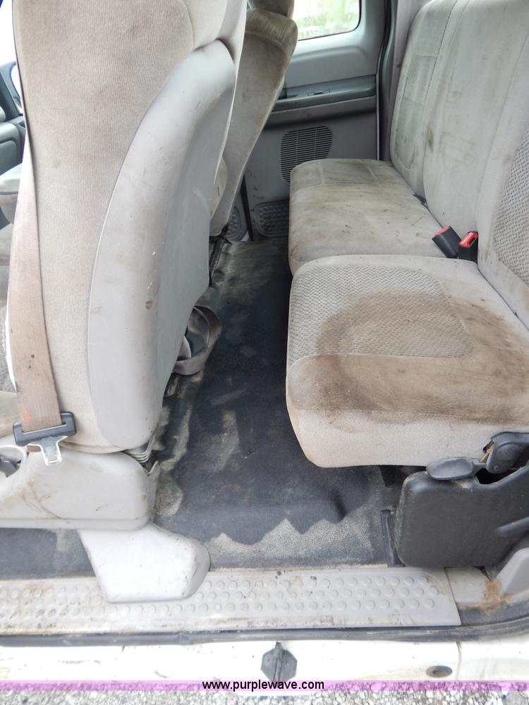 image for item F5021 2001 Ford F250 Super Duty XLT pickup truck