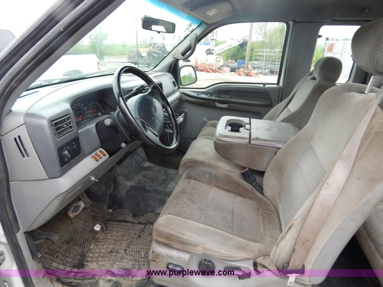 image for item F5021 2001 Ford F250 Super Duty XLT pickup truck