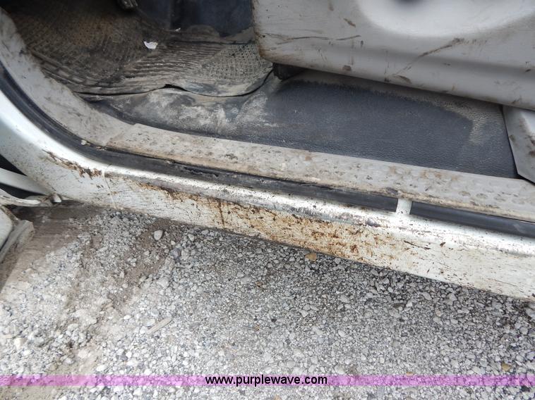 image for item F5021 2001 Ford F250 Super Duty XLT pickup truck