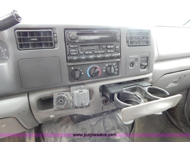 image for item F5021 2001 Ford F250 Super Duty XLT pickup truck