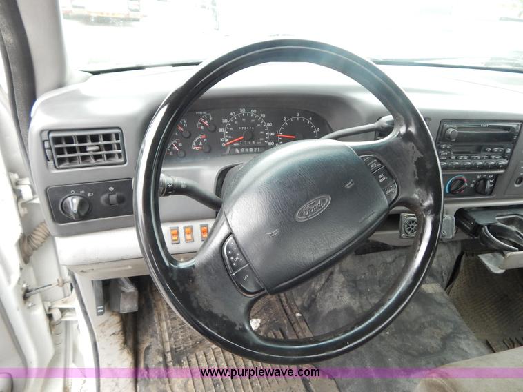 image for item F5021 2001 Ford F250 Super Duty XLT pickup truck