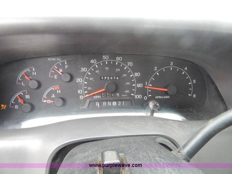 image for item F5021 2001 Ford F250 Super Duty XLT pickup truck