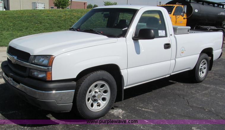 image for item F5023 2005 Chevrolet Silverado 1500 pickup truck