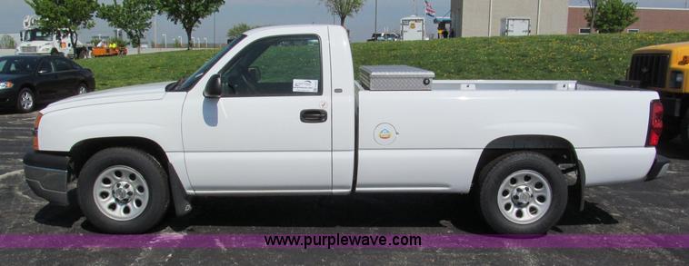 image for item F5023 2005 Chevrolet Silverado 1500 pickup truck