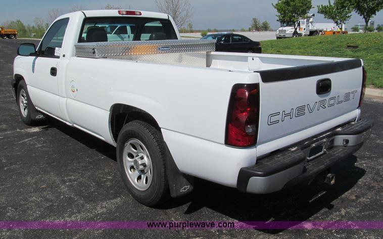 image for item F5023 2005 Chevrolet Silverado 1500 pickup truck