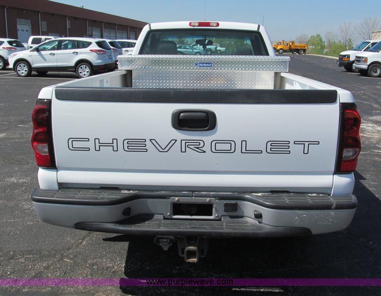 image for item F5023 2005 Chevrolet Silverado 1500 pickup truck