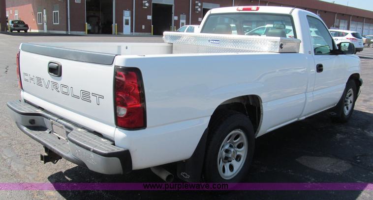 image for item F5023 2005 Chevrolet Silverado 1500 pickup truck