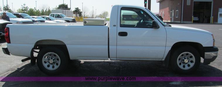 image for item F5023 2005 Chevrolet Silverado 1500 pickup truck