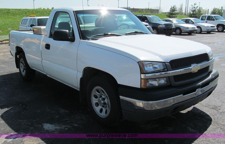 image for item F5023 2005 Chevrolet Silverado 1500 pickup truck