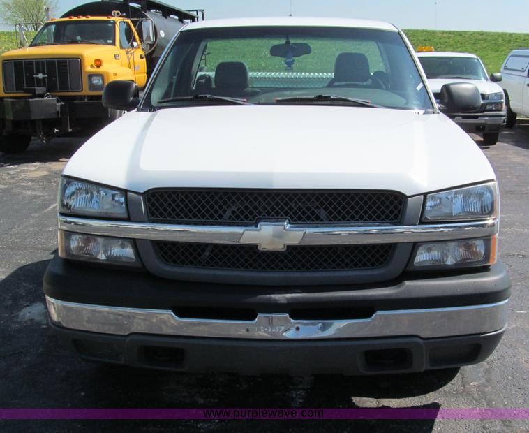 image for item F5023 2005 Chevrolet Silverado 1500 pickup truck