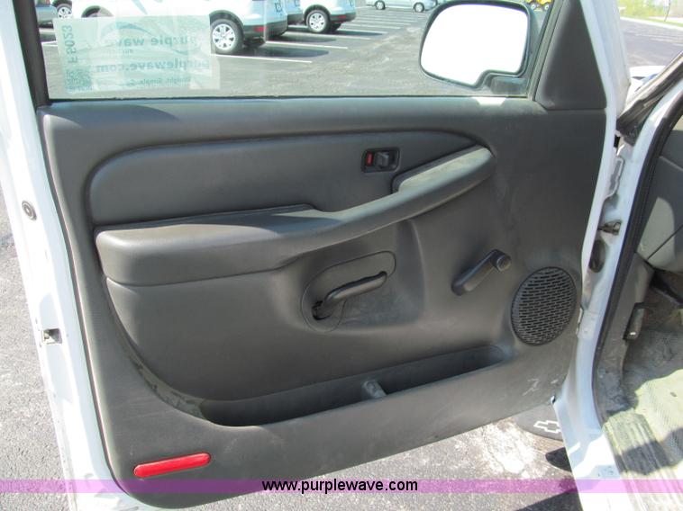 image for item F5023 2005 Chevrolet Silverado 1500 pickup truck