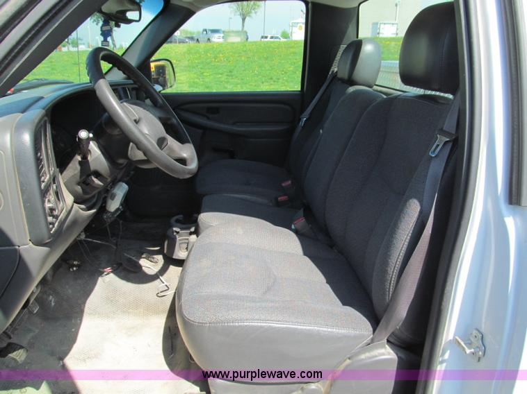 image for item F5023 2005 Chevrolet Silverado 1500 pickup truck