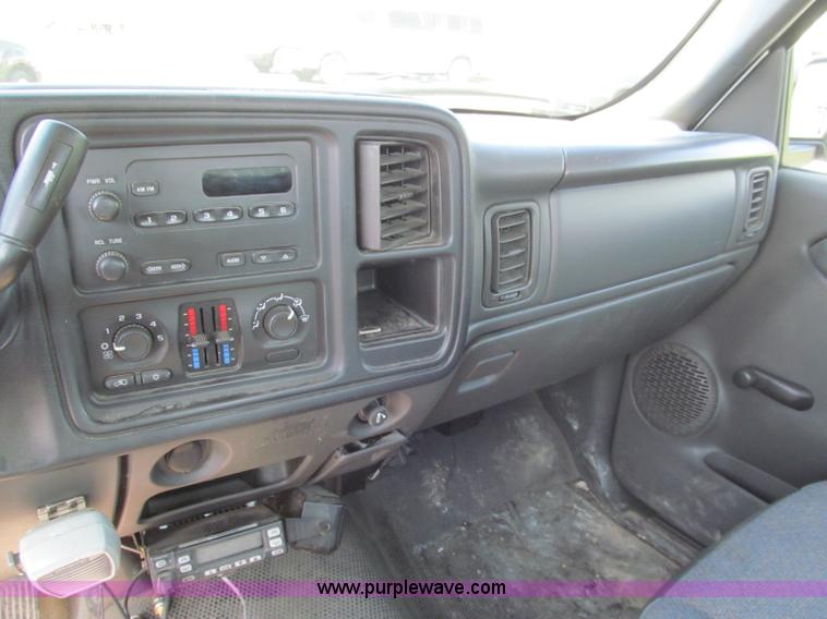 image for item F5023 2005 Chevrolet Silverado 1500 pickup truck