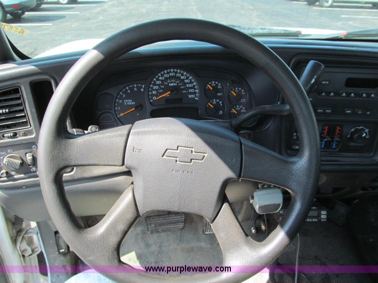 image for item F5023 2005 Chevrolet Silverado 1500 pickup truck